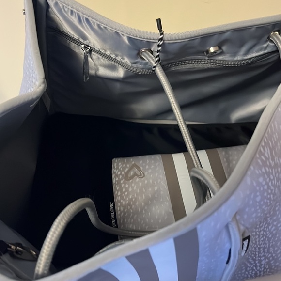 PreneLove neoprene tote and wristlet bag set, new with tags and dust bag - Picture 9 of 12